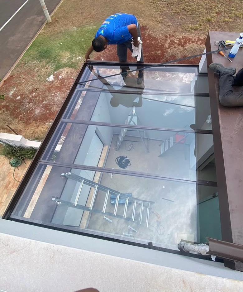 Pergolado com cobertura de vidro